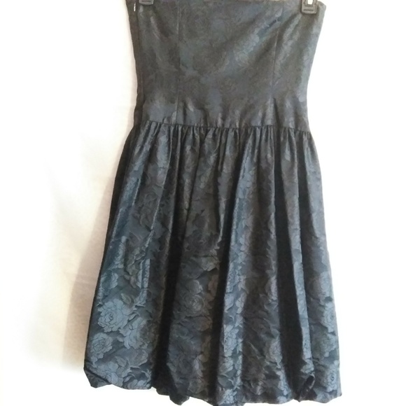 Ann Taylor Black Floral Cocktail Dress Size 4 - Picture 2 of 6